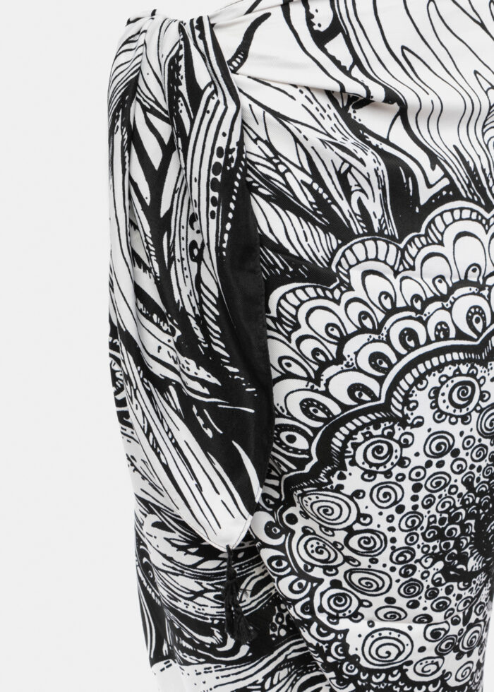 Black & white pareo w/ bee design - Image 2