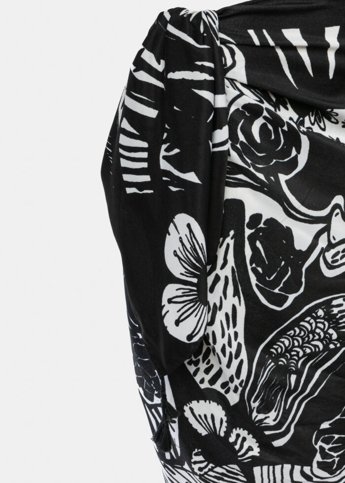 Black & white pareo w/ flowers design - Image 2