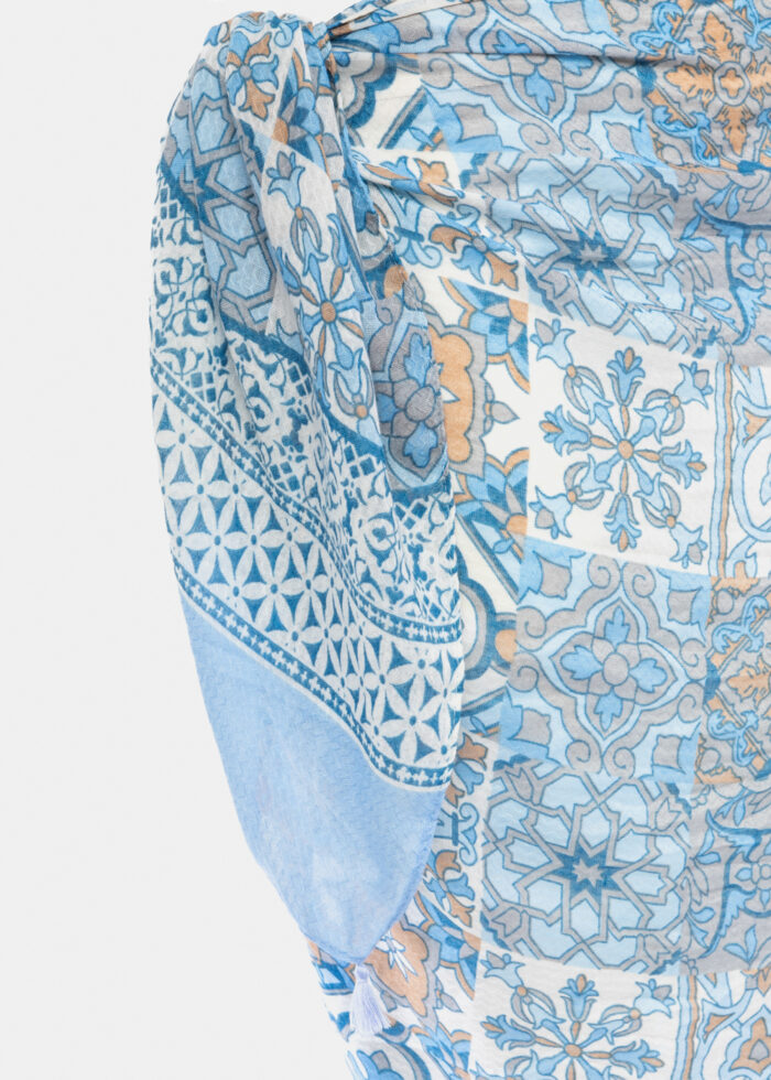 Light blue pareo w/ majolica design - Image 2