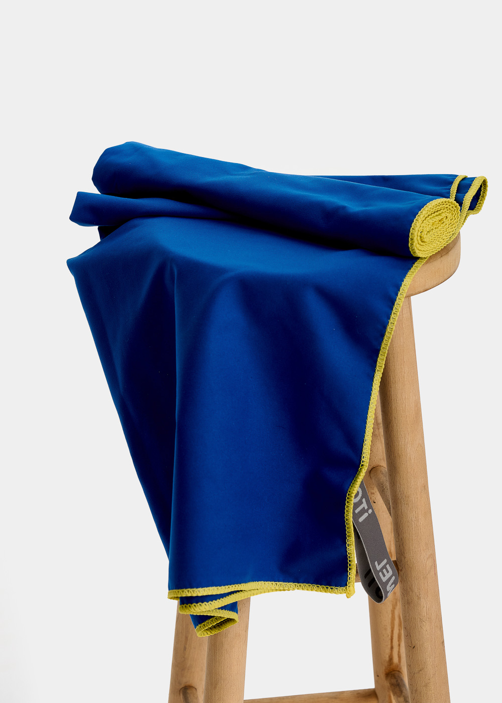 Royal blue microfiber towel Royal blue microfiber towel - Image 1