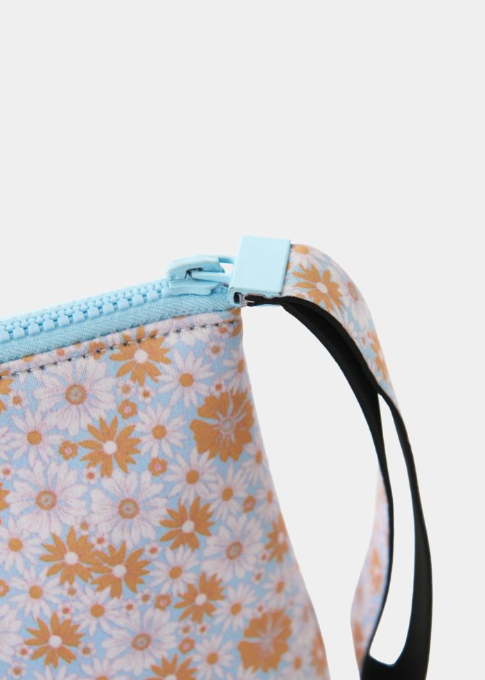 Travel Pouch w/ Daises Pattern - Image 3